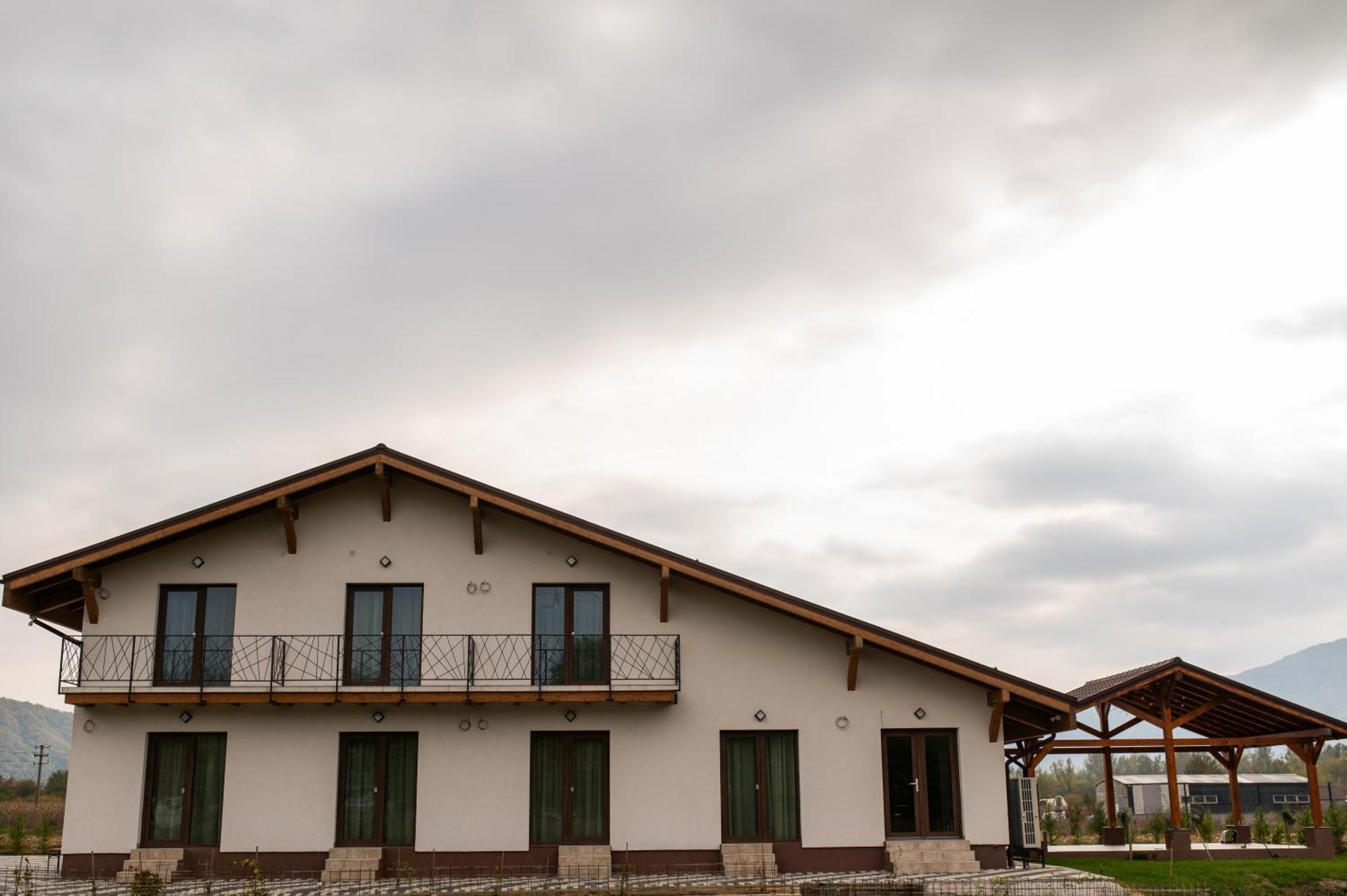 Pensiunea Subcarpati Călimăneşti Exterior foto
